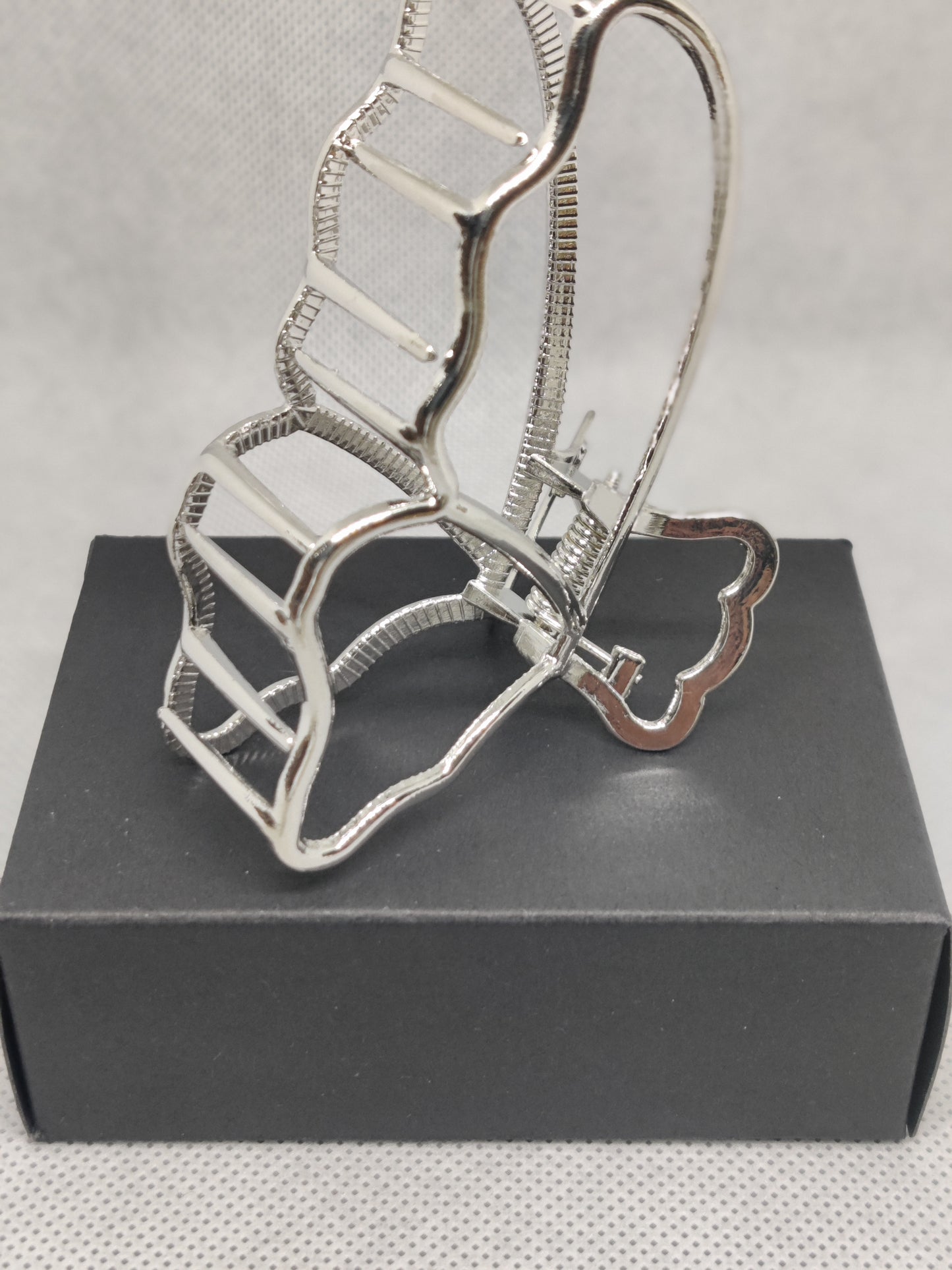 M HOLLOW Metal Butterfly Wing Hair Clip